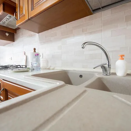 Apartamento 251 - Casa Lorena, 5 Minuti Di Auto Dal Centro E Dal Mare E Spiaggie Di Sestri - Parcheggio Gratis Incluso