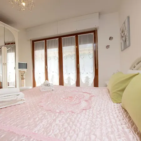 Apartman 251 - Casa Lorena, 5 Minuti Di Auto Dal Centro E Dal Mare E Spiaggie Di Sestri - Parcheggio Gratis Incluso *