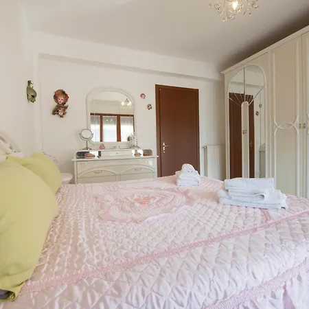 251 - Casa Lorena, 5 Minuti Di Auto Dal Centro E Dal Mare E Spiaggie Di Sestri - Parcheggio Gratis Incluso Apartman