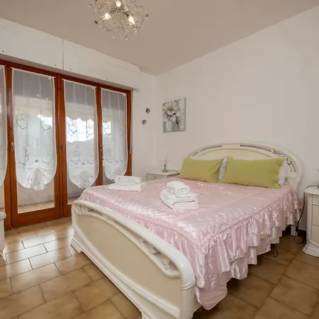 251 - Casa Lorena, 5 Minuti Di Auto Dal Centro E Dal Mare E Spiaggie Di Sestri - Parcheggio Gratis Incluso Apartamento *