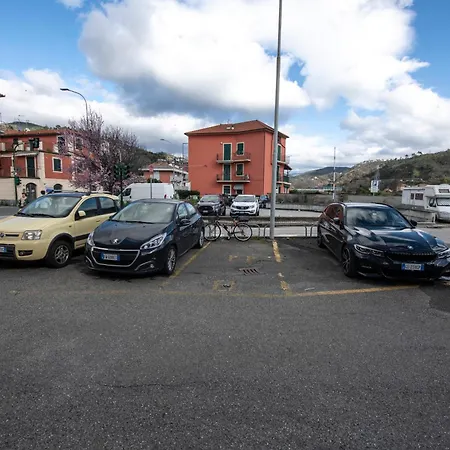 Apartment 251 - Casa Lorena, 5 Minuti Di Auto Dal Centro E Dal Mare E Spiaggie Di Sestri - Parcheggio Gratis Incluso