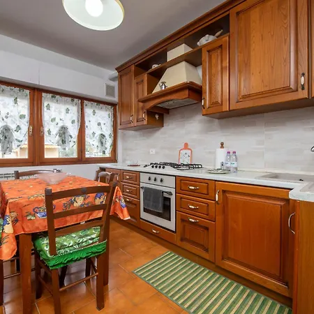 251 - Casa Lorena, 5 Minuti Di Auto Dal Centro E Dal Mare E Spiaggie Di Sestri - Parcheggio Gratis Incluso Apartamento *