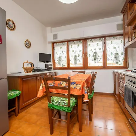 251 - Casa Lorena, 5 Minuti Di Auto Dal Centro E Dal Mare E Spiaggie Di Sestri - Parcheggio Gratis Incluso *